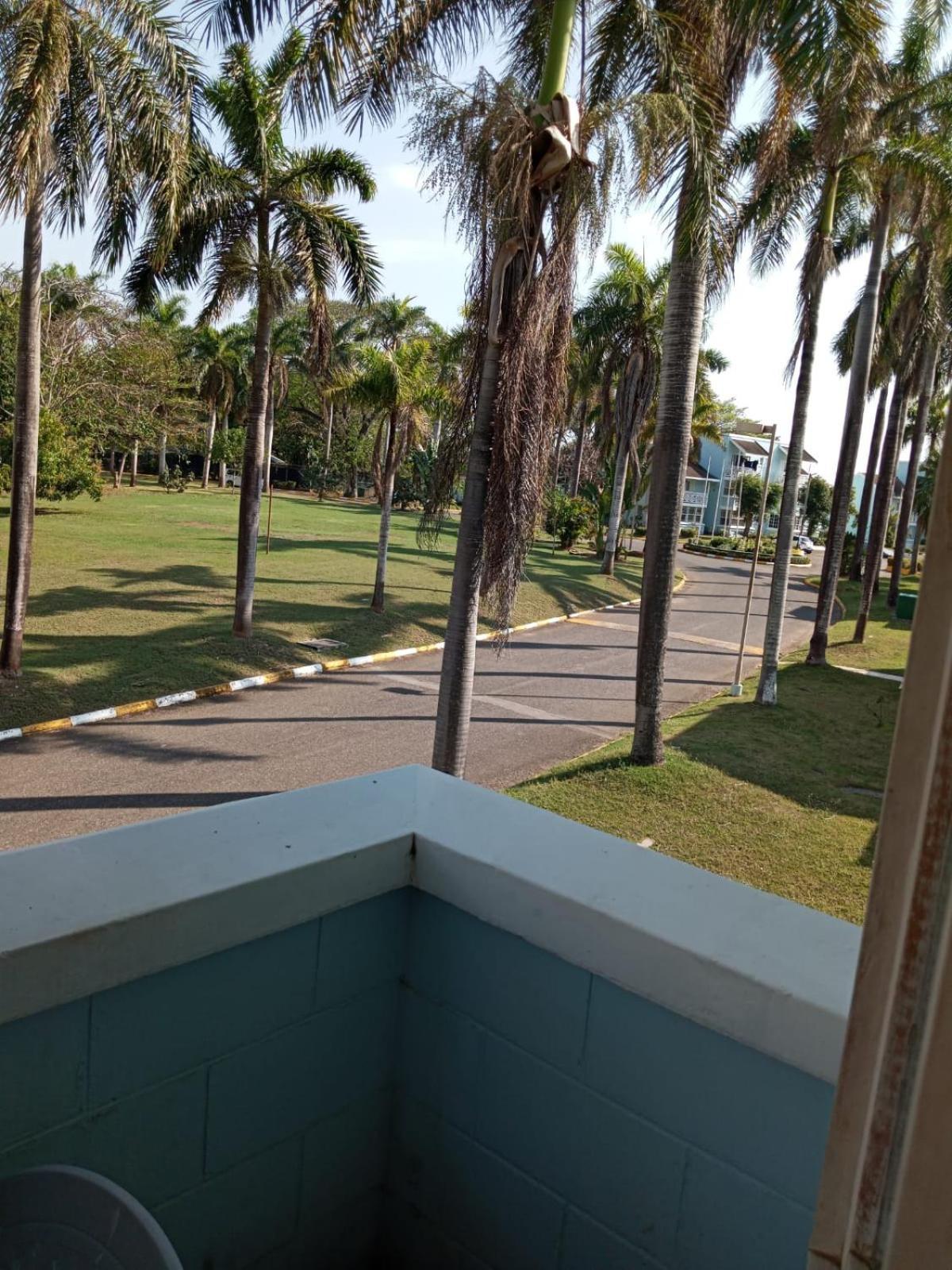 Point Village, Negril, Jamaica Экстерьер фото
