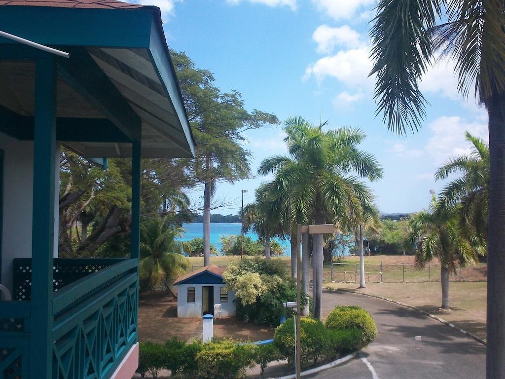Point Village, Negril, Jamaica Экстерьер фото