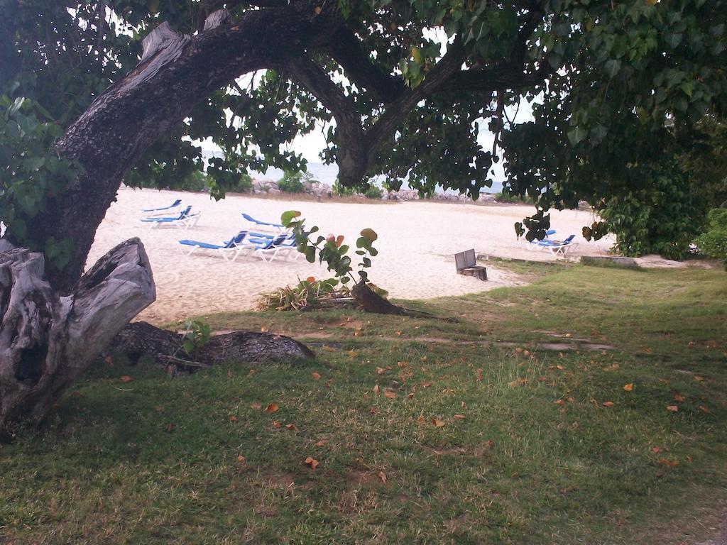 Point Village, Negril, Jamaica Экстерьер фото